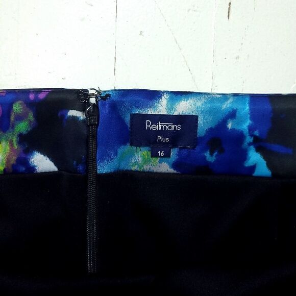 Reitmans Silky Colourful Skirt - Picture 2 of 7